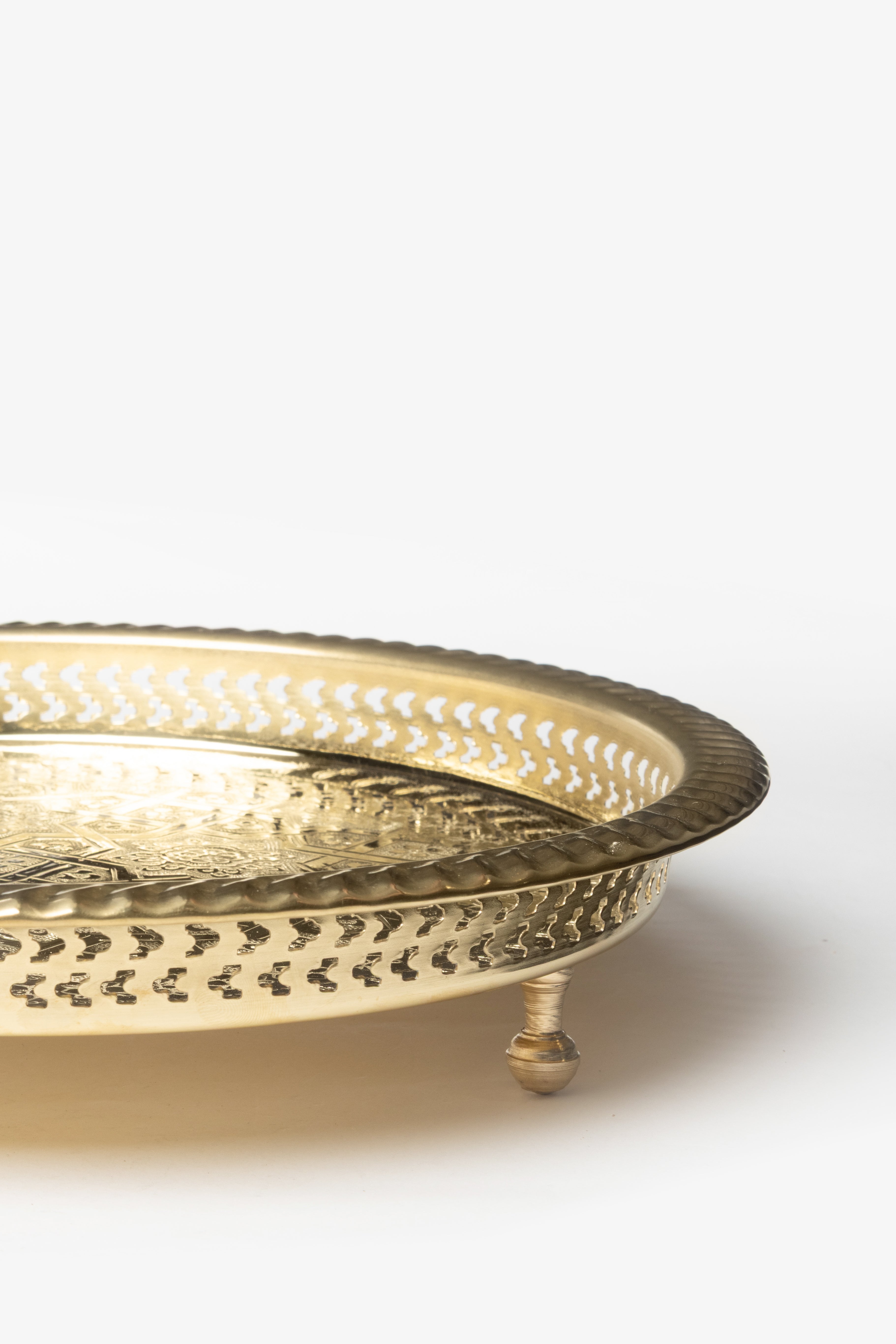 Layali – Plateau à pieds marocain avec gravures traditionnelles