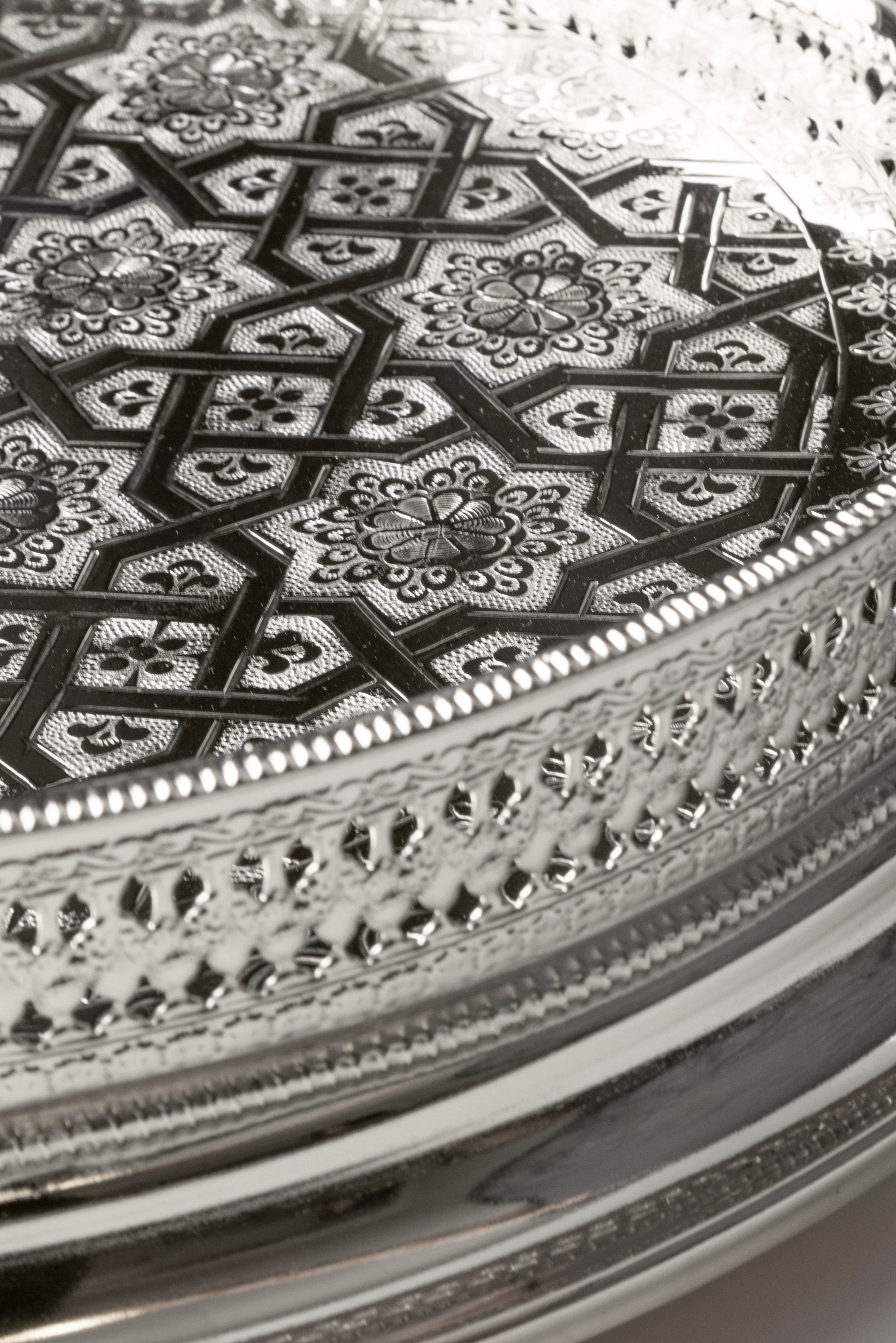 Fayza – Plateau Marocain de Luxe avec Gravures Traditionnelles