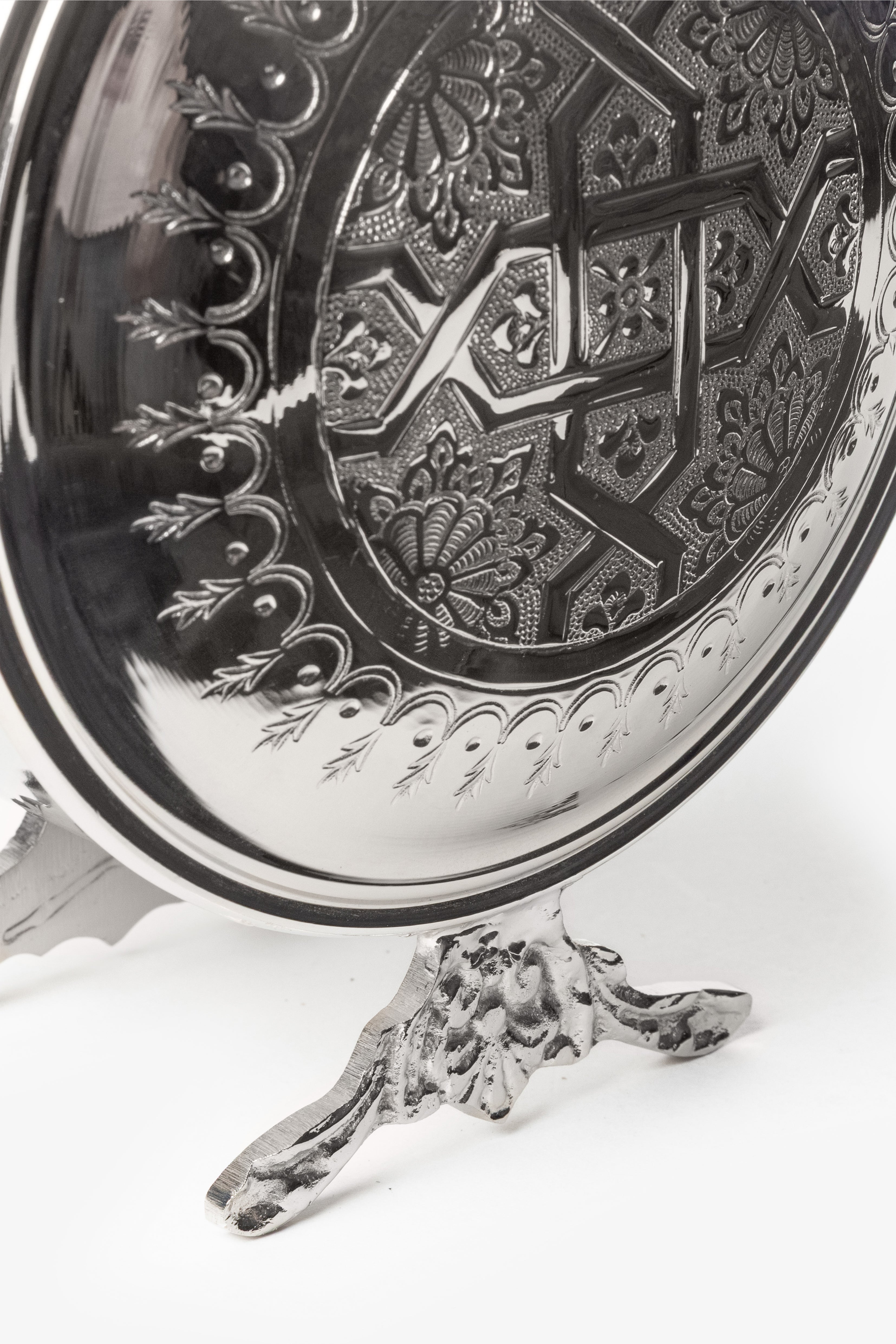 Fezza – Théière Marocaine à Pieds avec Sculpture Traditionnelle