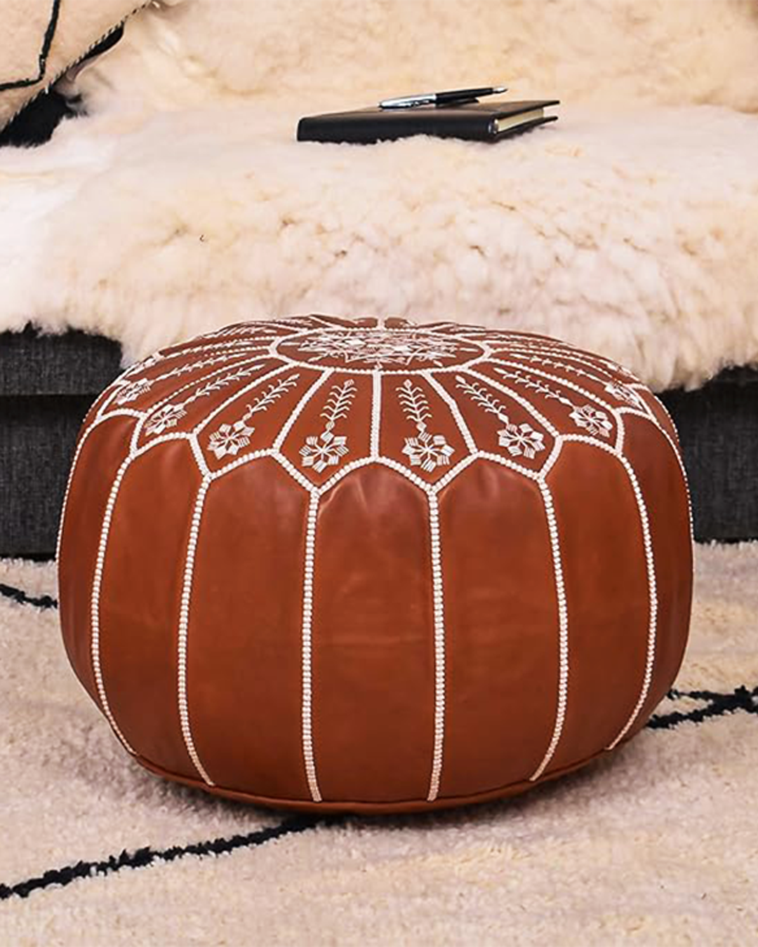 Pouf en cuir ottoman brodé marocain