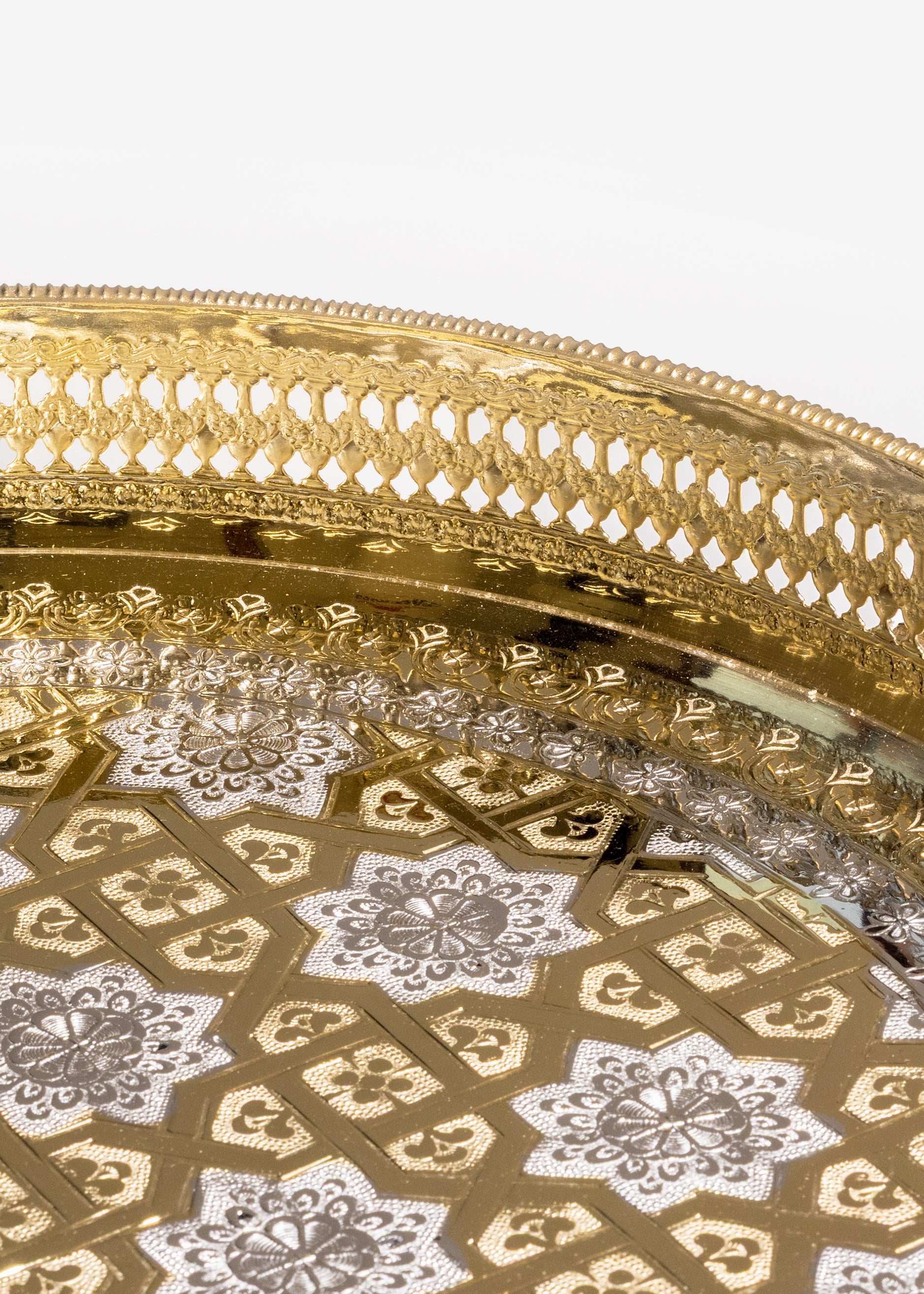 Gold Fayza – Plateau marocain de luxe avec gravures traditionnelles