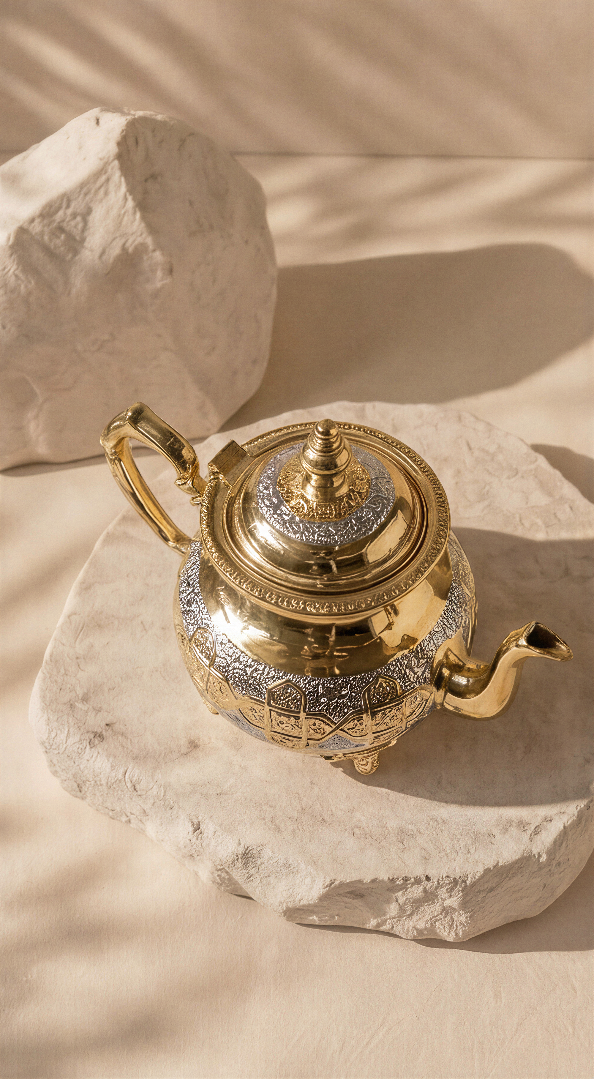 Faris Deluxe – Théière Marocaine à Pieds avec Gravures Traditionnelles