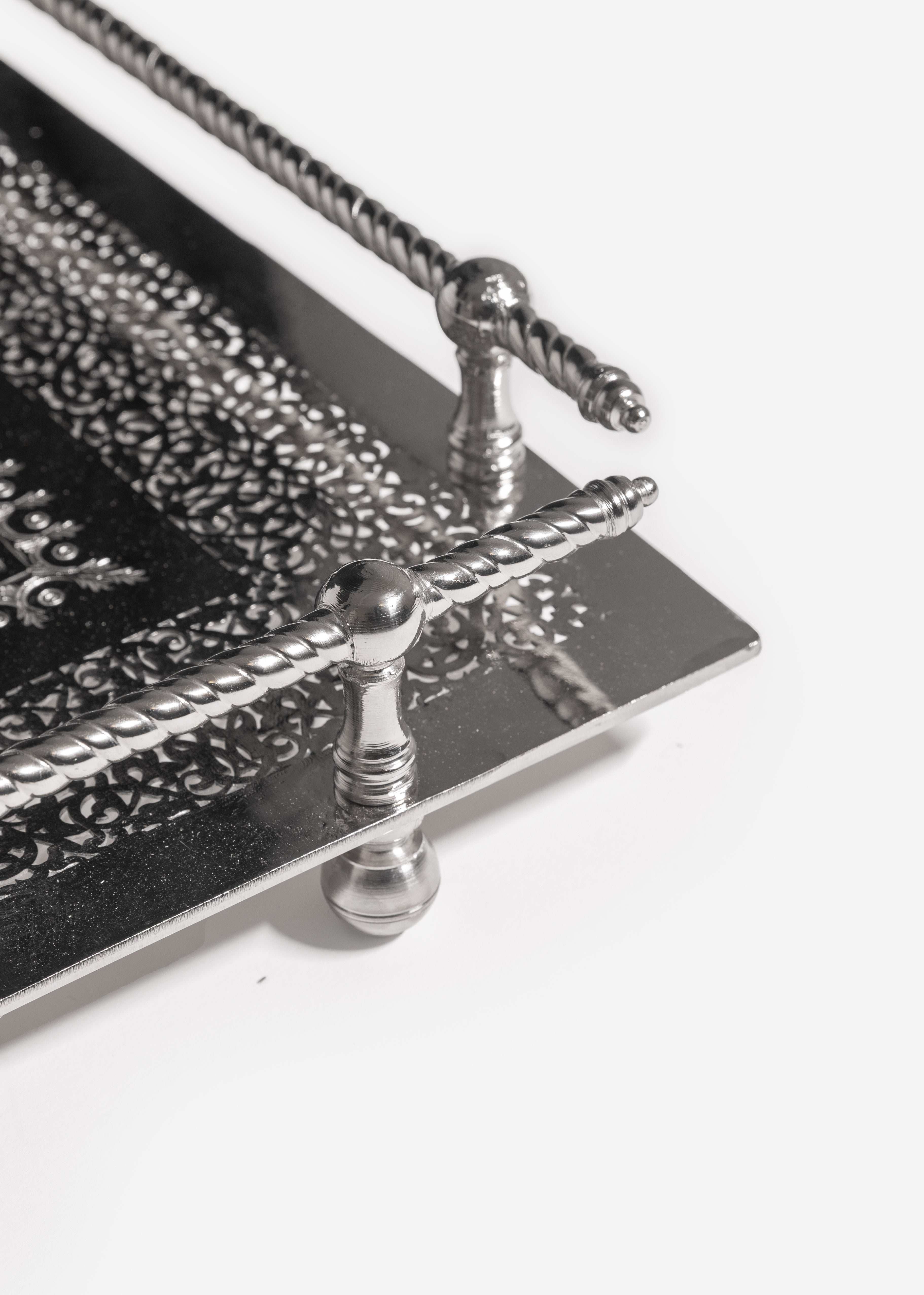 Hassna – Plateau marocain de luxe aux gravures traditionnelles