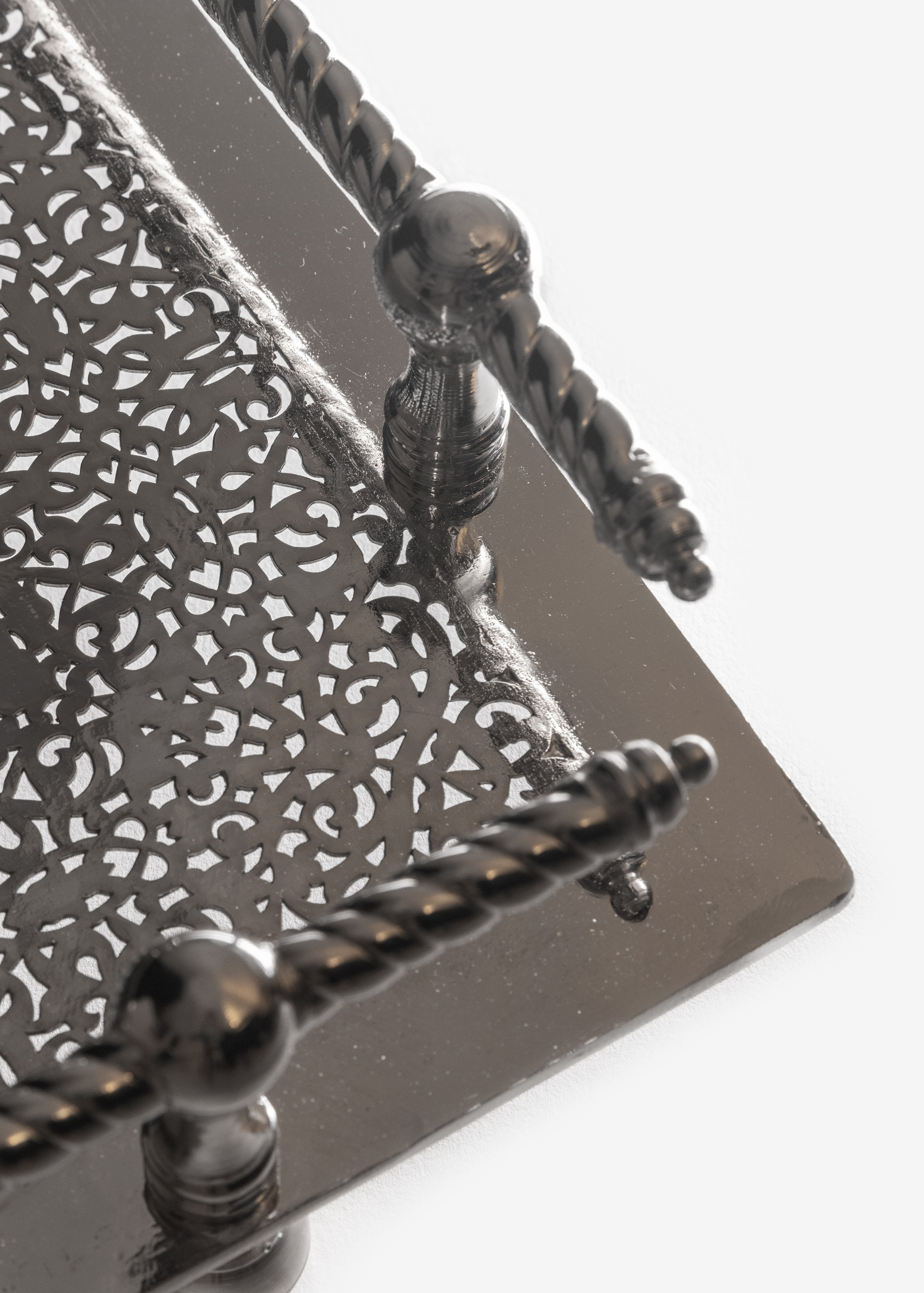 Hassna – Plateau marocain de luxe aux gravures traditionnelles