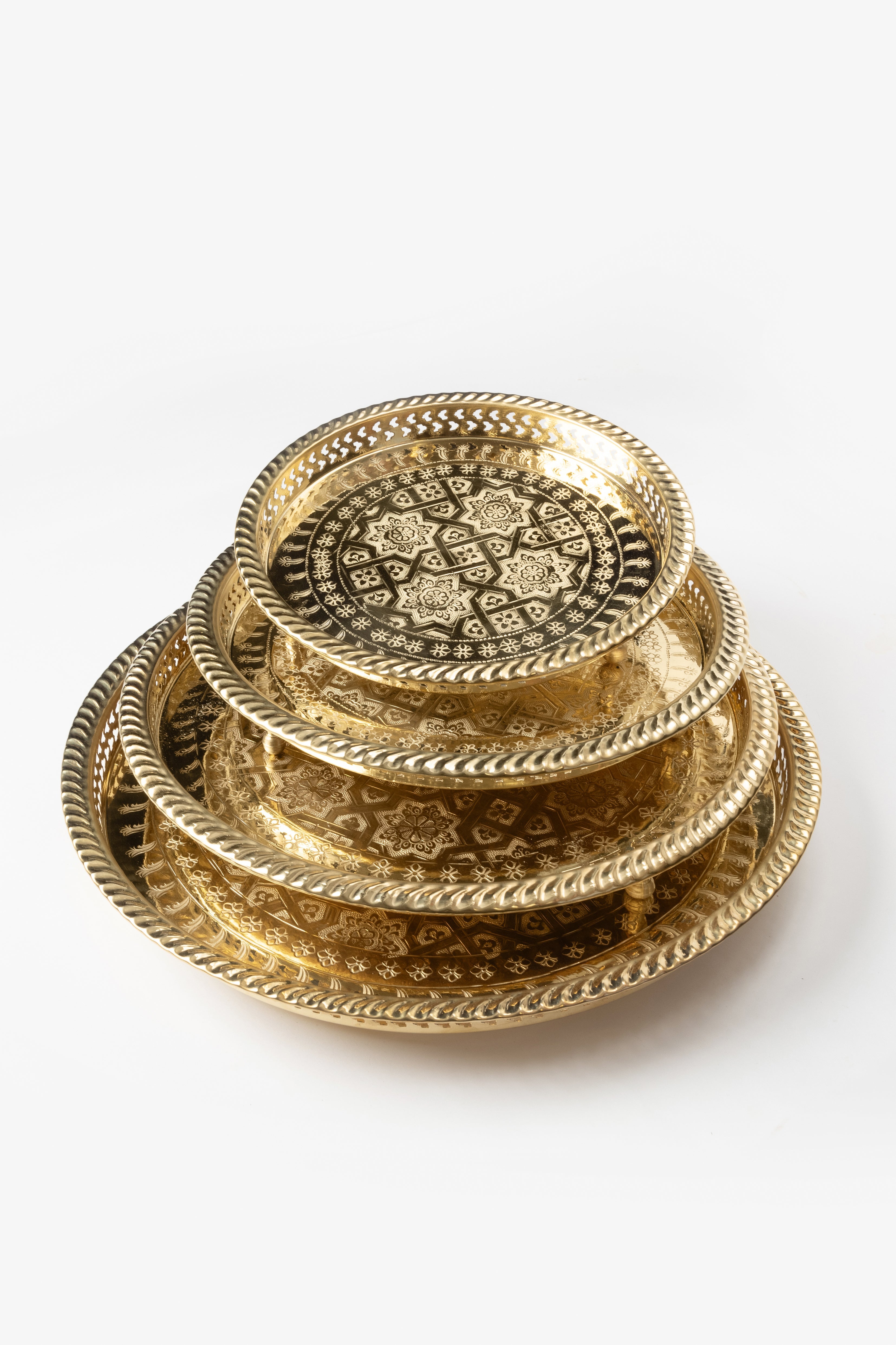 Layali – Plateau à pieds marocain avec gravures traditionnelles