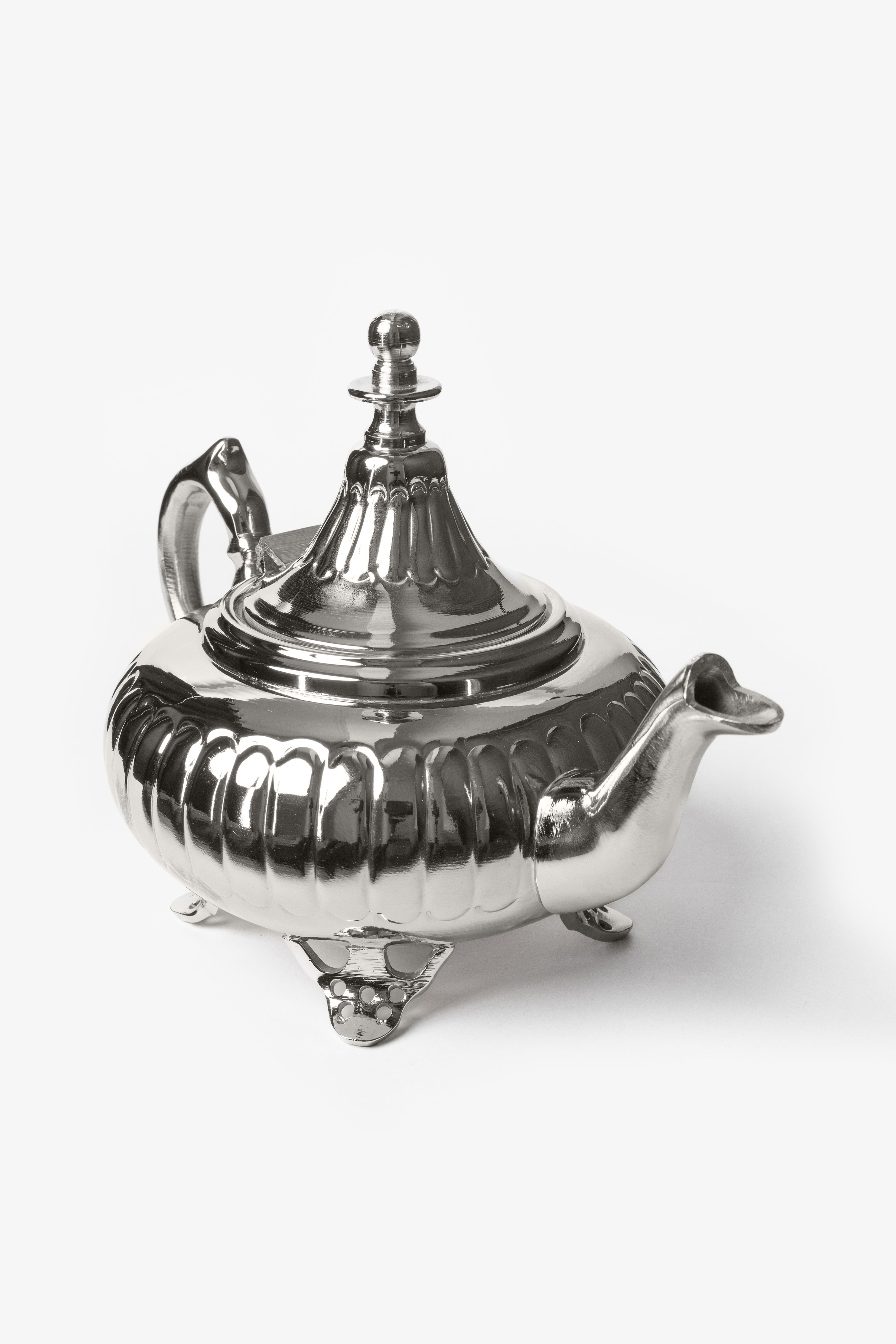 Aladdin – Théière marocaine à pieds, finition sculptée